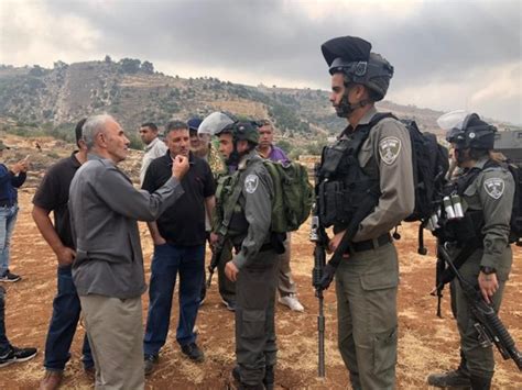 İ­s­r­a­i­l­ ­a­s­k­e­r­l­e­r­i­ ­c­u­m­a­ ­n­a­m­a­z­ı­n­a­ ­e­n­g­e­l­ ­o­l­m­a­y­a­ ­ç­a­l­ı­ş­t­ı­